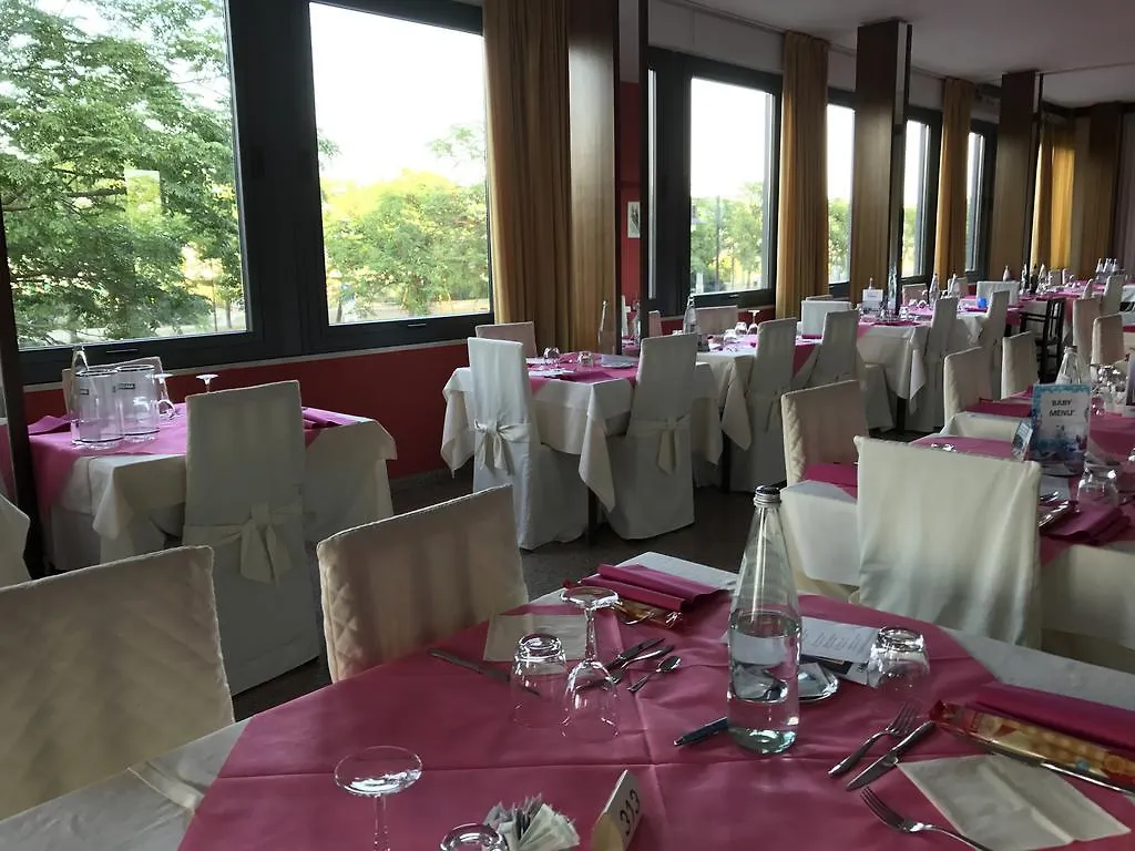 Hotel Torino تْشيزيناتيكو 3*,